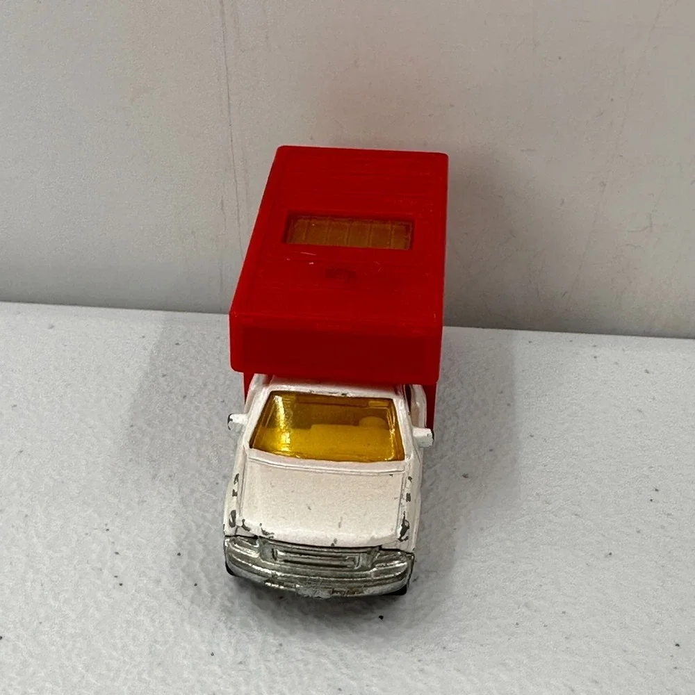 SpongeBob SquarePants‎ Mattel Die-Cast Moving Truck 2008 Collectible Pearl White